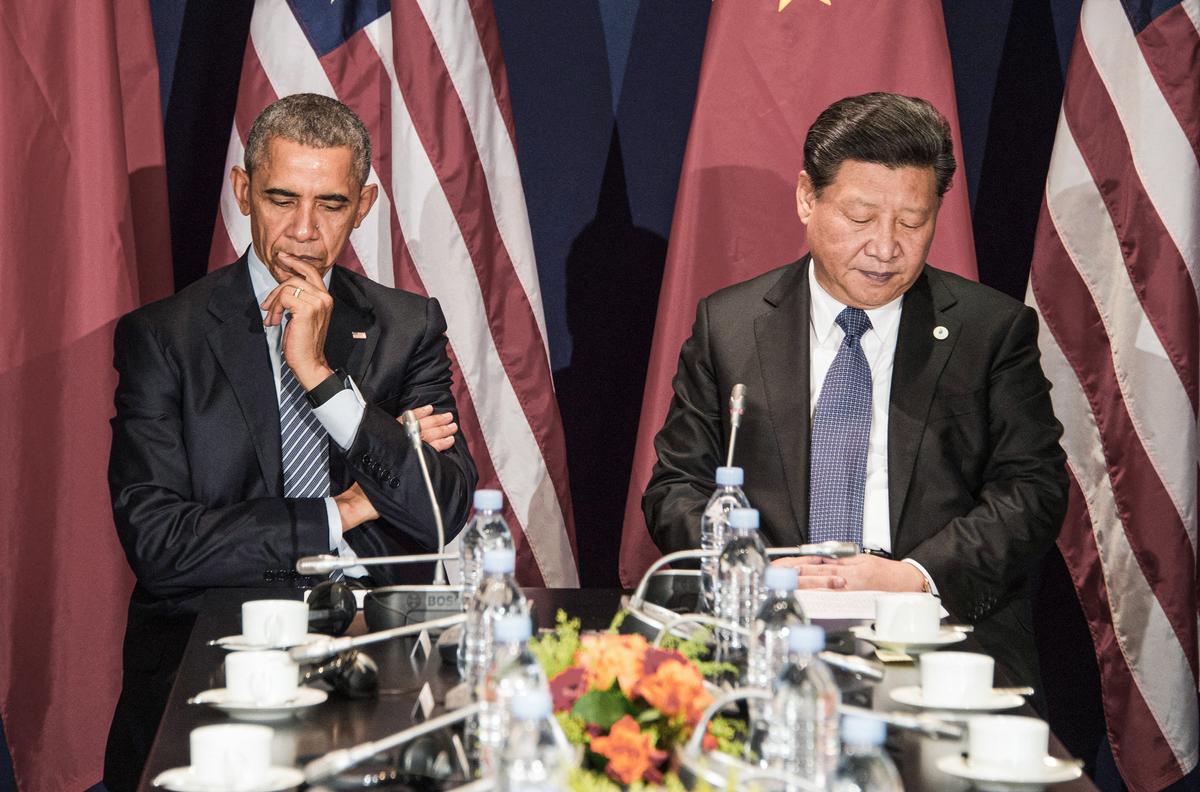 U.S. President Barack Obama (L) sits with Chinese President Xi Jinxing during a bilateral meeting ahead of the opening of the UN conference on climate change near Paris on Nov. 30, 2015. (JIM WATSON/AFP via Getty Images)