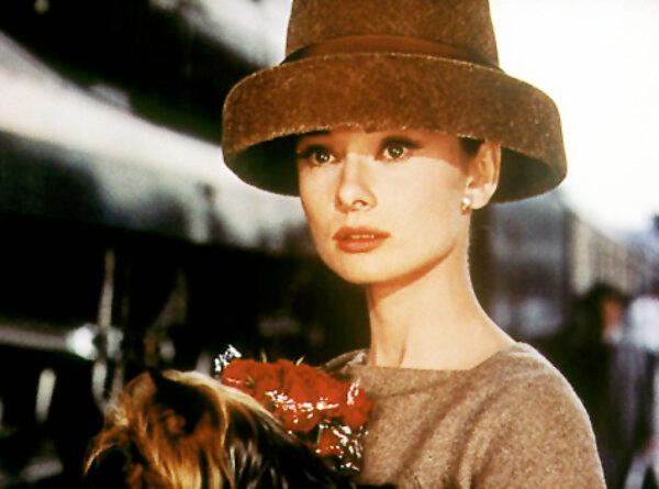  Iconic beauty Jo Stockton (Audrey Hepburn), in "Funny Face." (MovieStillsDB)