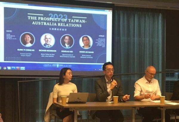 Representative Douglas Hsu (M), the ambassador of Taiwan to Australia spoke at the Dialogue in University of Technology Sydney on Nov. 10, 2023. (Cindy Li/The Epoch Times)