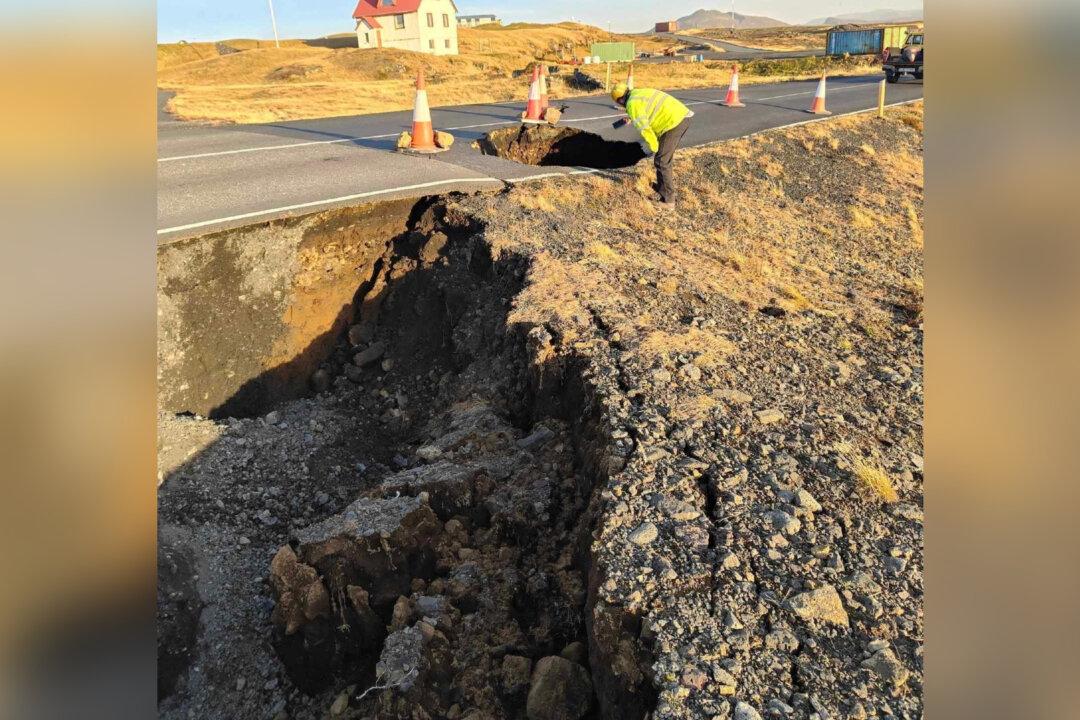 Risk of Volcanic Eruption in Iceland Remains High