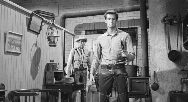  Morgan Hickman (Henry Fonda, L) and Ben Owens (Anthony Perkins), in "The Tin Star." (Paramount Pictures)