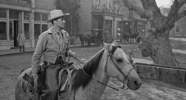  Morgan Hickman (Henry Fonda) arrives in town, in "The Tin Star." (Paramount Pictures)