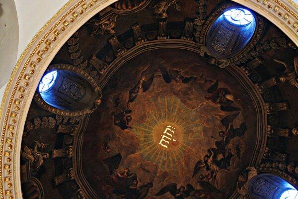 The painted dome of Christopher Wren's St. Mary Abchurch. (Ham II/<a href="https://commons.wikimedia.org/wiki/File:St_Mary_Abchurch_(31000438133).jpg">CC BY-SA 2.0</a>)