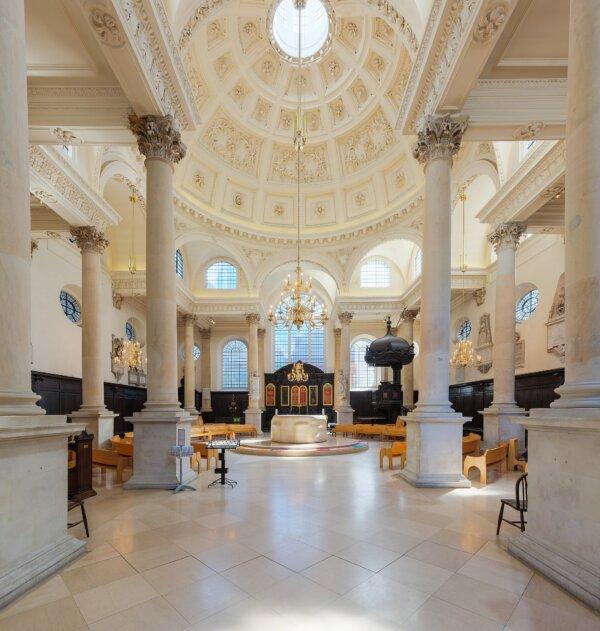 With the exception of St. Paul's Cathedral, St. Stephen Walbrook, with its Corinthian columns and coffered dome, is considered the finest of Christopher Wren's churches. (EdwardPan/<a href="https://commons.wikimedia.org/wiki/Category:Interior_of_St_Stephen_Walbrook#/media/File:St_Stephen_Walbrook_Church_Interior_1,_London,_UK_-_Diliff.jpg">CC BY-SA 3.0</a>)