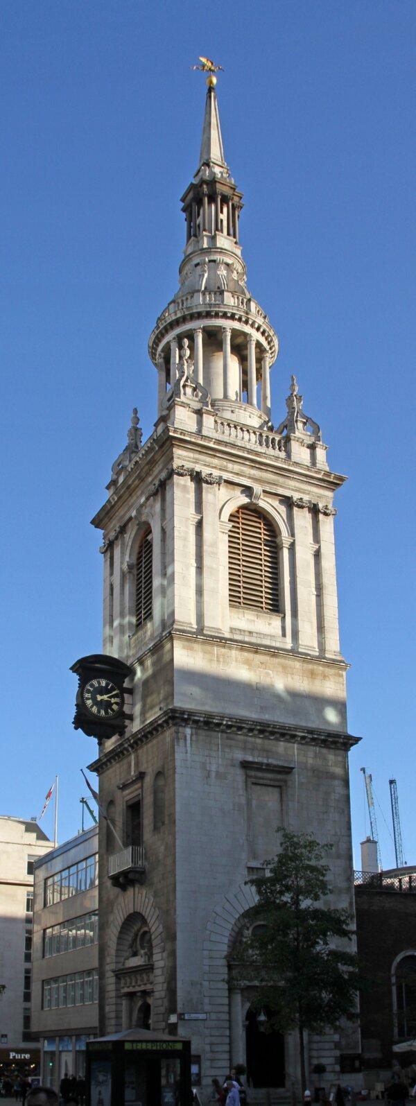 The multistory stone steeple of St. Mary-le-Bow. (Tony Hisgett/<a href="https://commons.wikimedia.org/wiki/File:St_Mary-le-Bow_(15667683845).jpg">CC BY-SA 2.0</a>)