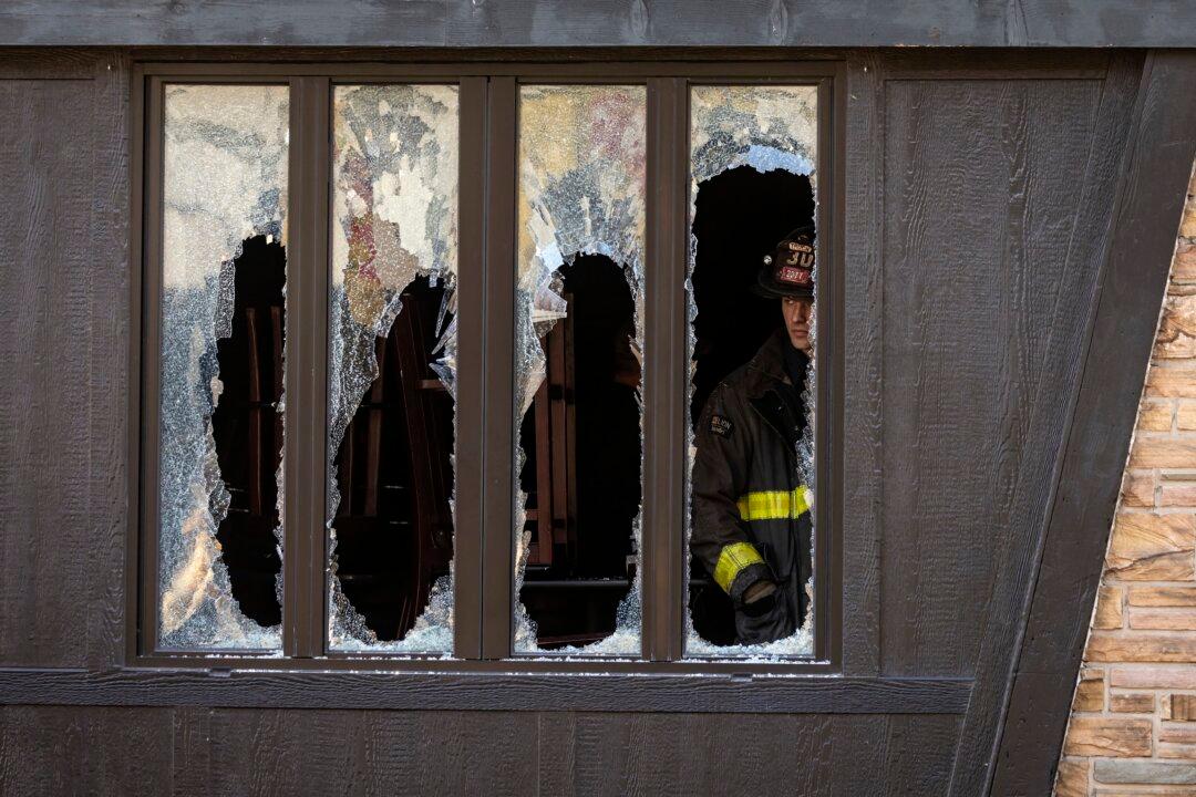 Chicago Firefighter Dies After Falling Through Light Shaft While Battling Blaze