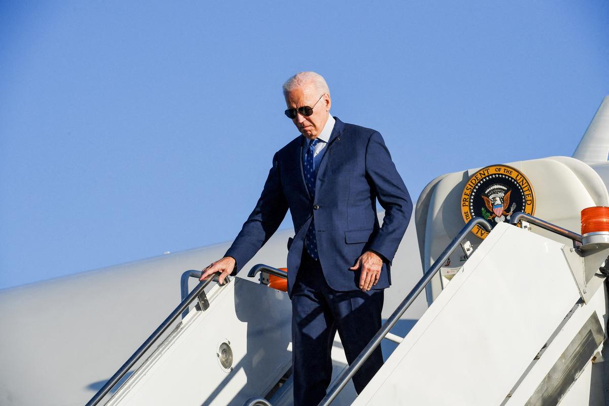 President Joe Biden disembarks Air Force One at Chicago O'Hare International Airport in Chicago on Nov. 9, 2023. (OLIVIER DOULIERY/AFP via Getty Images)