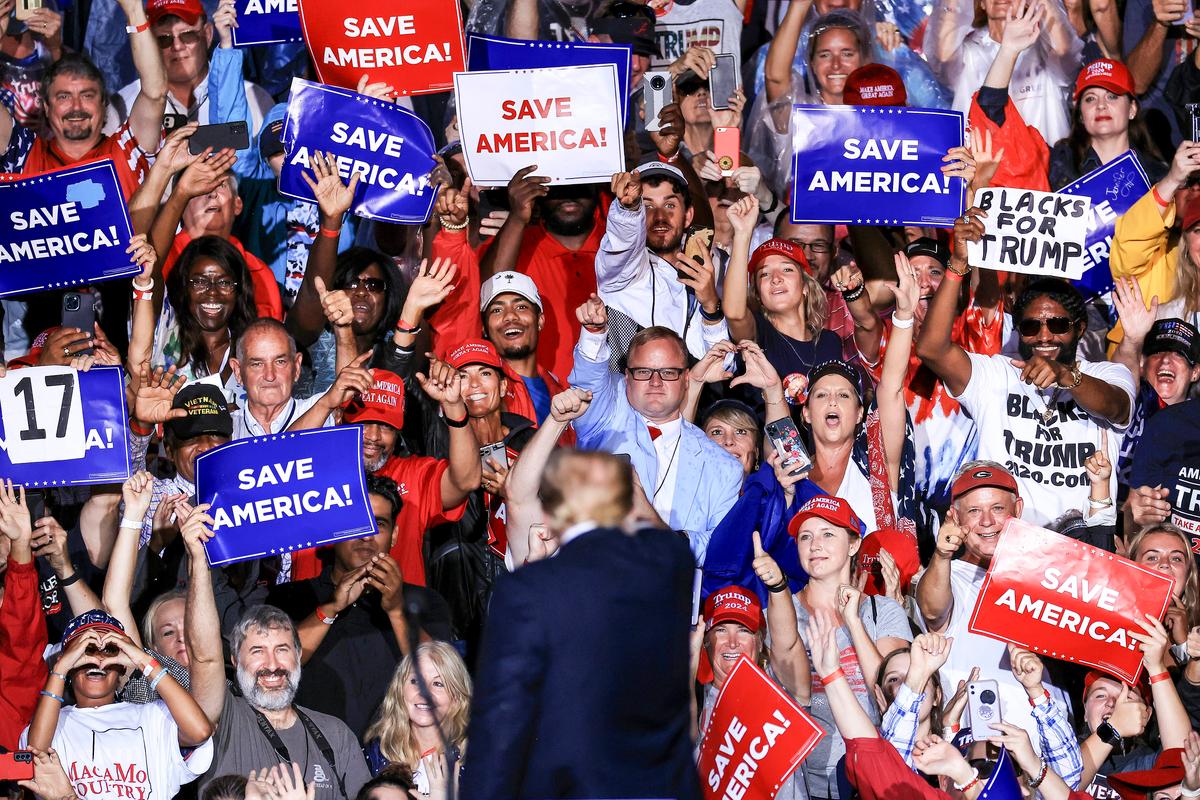  Supporters cheer for former President Donald Trump at a rally at York Family Farms in Cullman, Ala., on Aug. 21, 2021. (Chip Somodevilla/Getty Images)