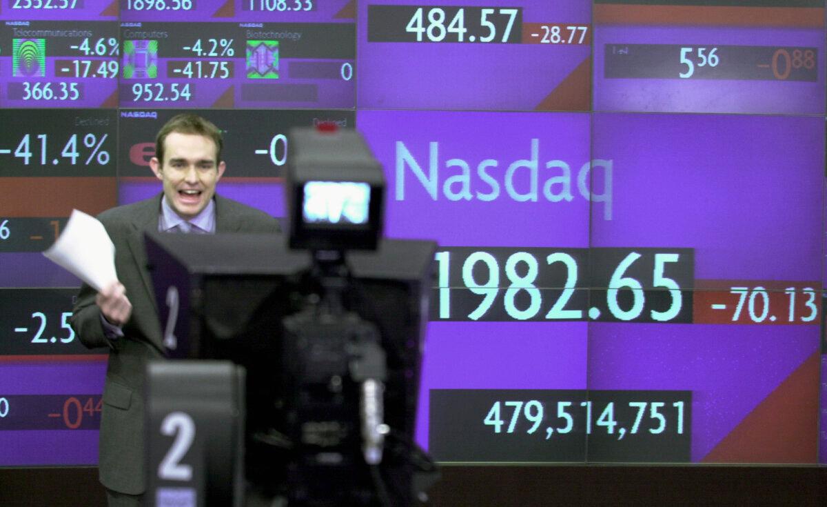 Bloomberg News reporter Brian Sullivan gives a mid-morning report from the NASDAQ MarketSite studio 12 March, 2001, in New York's Times Square. In early morning trading the NASDAQ index dropped below the 2,000 level for the first time since mid-December 1998. (STAN HONDA/AFP via Getty Images)