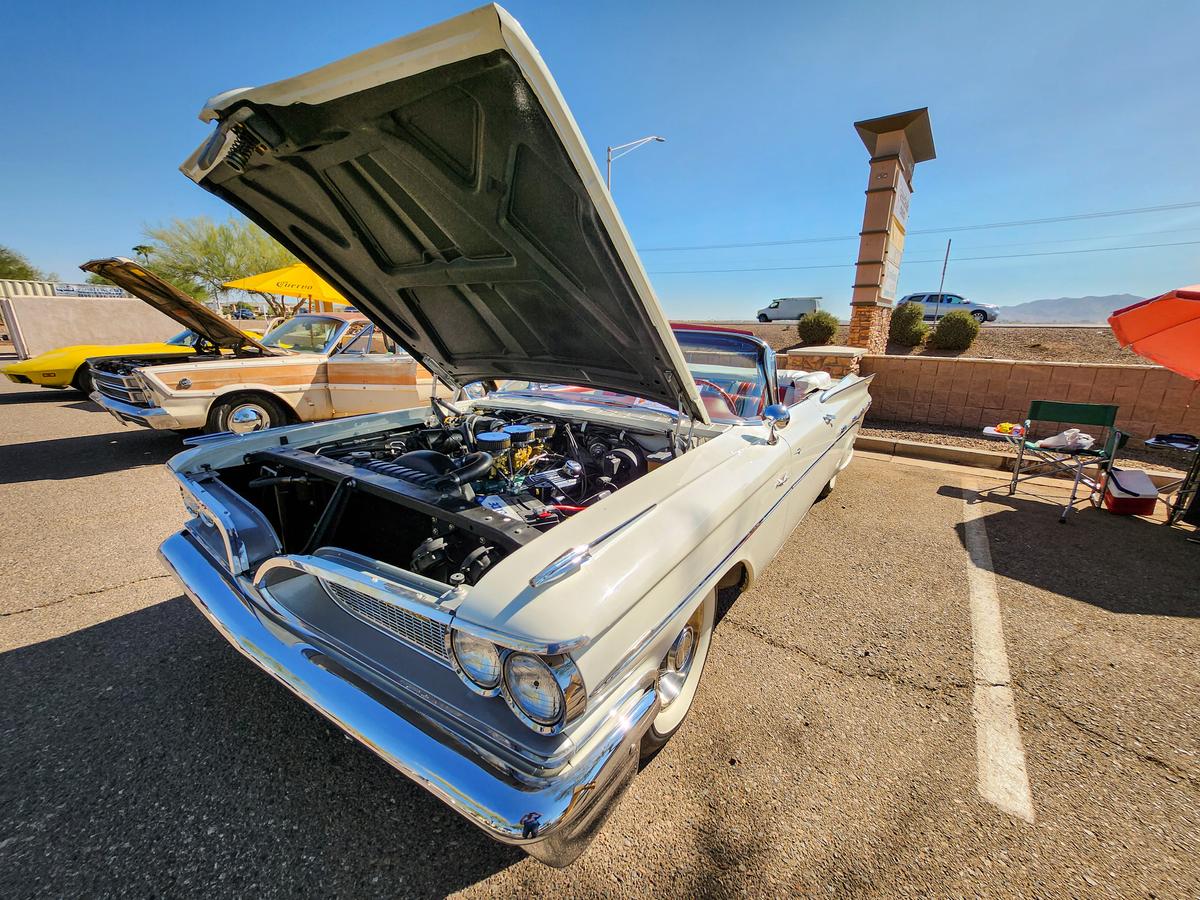  A 1952 Bonneville owned by Donald and Mary Jo McDonald of Glendale, Calif., was among many classic car show entries in Casa Grande, Ariz., on Nov. 4, 2023. (Allan Stein/The Epoch Times)
