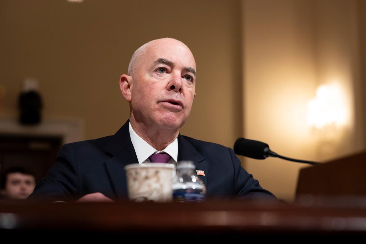 Rep. Pfluger Questions Mayorkas, Wray Over Whereabouts of Individuals on US Terror Watch List