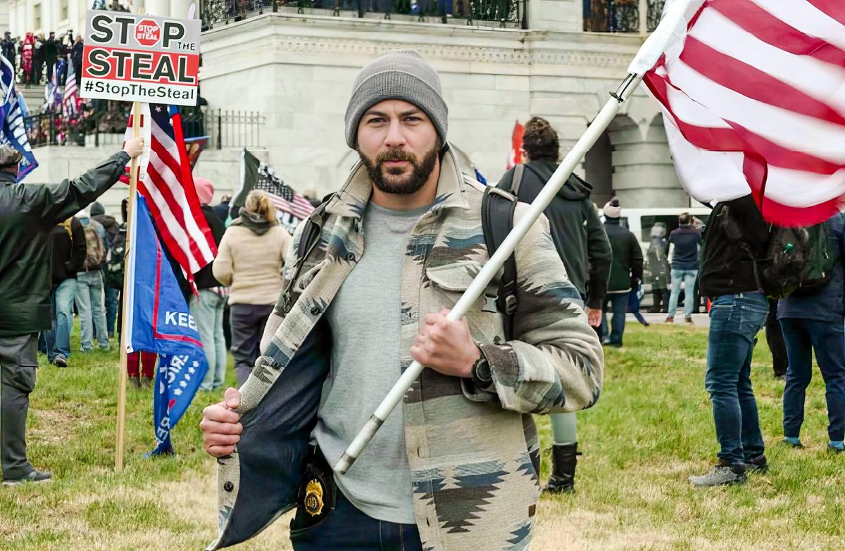  A photograph showing Mark Ibrahim, a former DEA agent, outside the U.S. Capitol on Jan. 6, 2021. (Department of Justice via The Epoch Times)