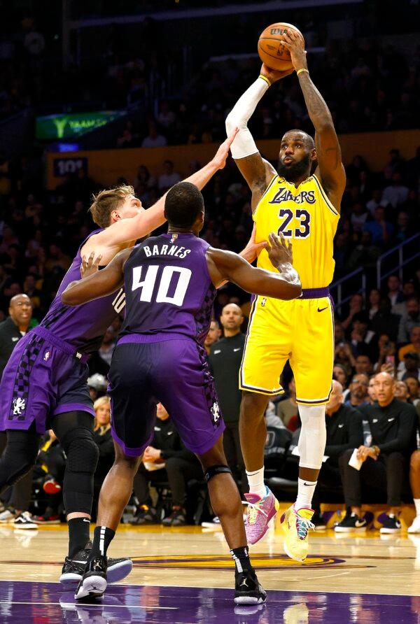 LeBron James (23) of the Los Angeles Lakers takes a shot against the Sacramento Kings in the third quarter in Los Angeles on Nov. 15, 2023. (Ronald Martinez/Getty Images)