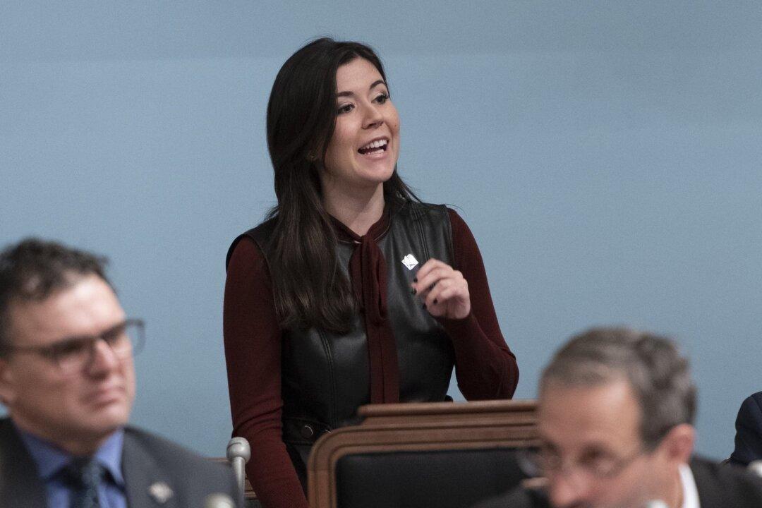 Montreal-Area Mayor Receives Death Threats Over Plan to Cull Deer in Local Park