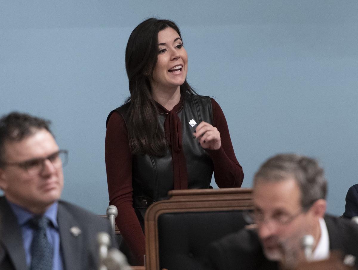 Montreal-Area Mayor Receives Death Threats Over Plan to Cull Deer in Local Park