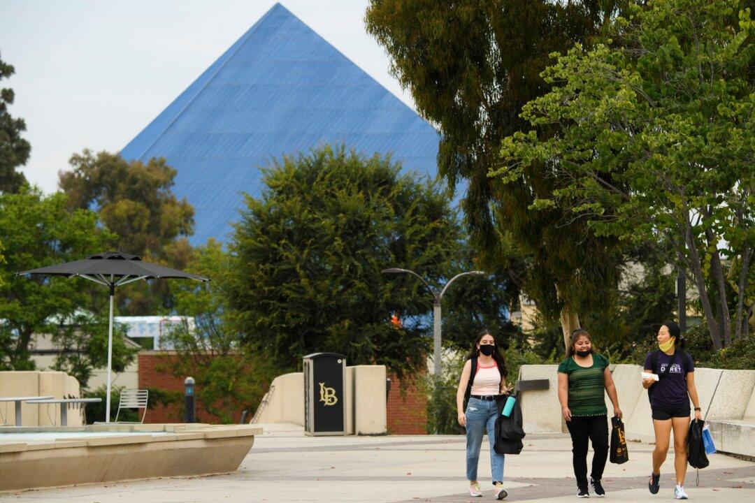 California Extends Student Financial Aid Application Deadline Amid Glitches in System