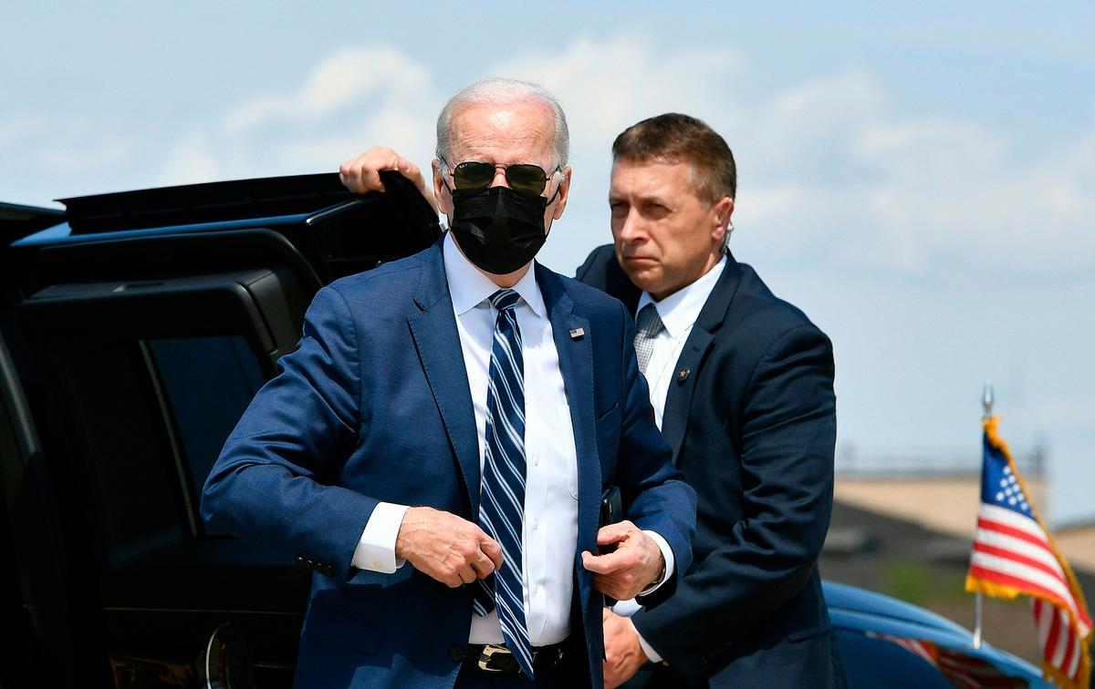  President Joe Biden makes his way to board Air Force One before departing from Andrews Air Force Base in Md., on April 14, 2022. (MANDEL NGAN/AFP via Getty Images)