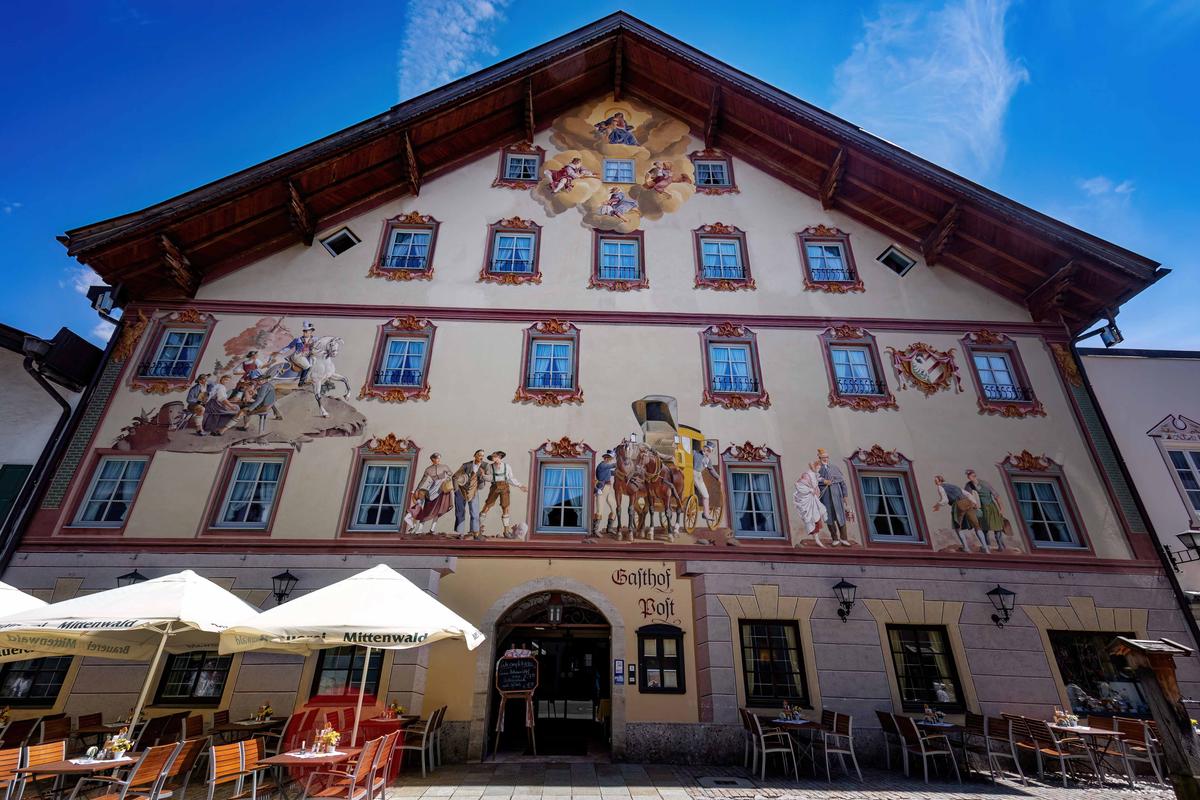 Fresco paintings adorn the façade of a building in Mittenwald, Germany. (DragonWen/Shutterstock)