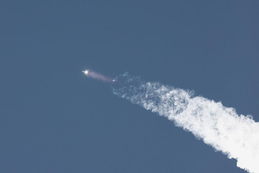 SpaceX's 2nd Giant Rocket Launch Attempt Ends in Explosions