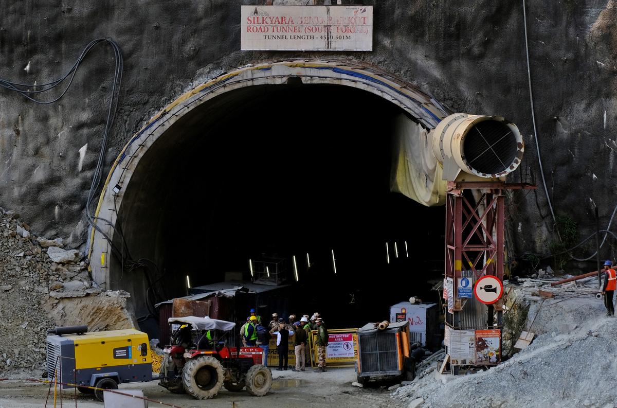 Rescuers in India Tunnel Collapse Work on Alternative Plan on 7th Day