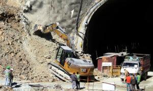 41 Workers in India Stuck in Tunnel for 8th Day, Officials Consider Alternate Rescue Plans