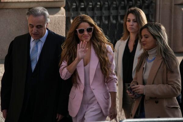 Colombian performer Shakira, (C), arrives at court in Barcelona, Spain, on Nov. 20, 2023. (Emilio Morenatti/AP)