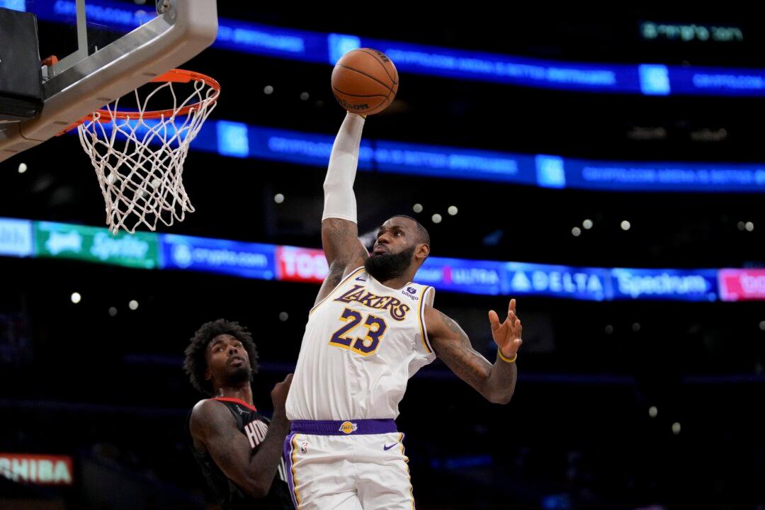 James Scores Season-High 37, Hits Go-ahead Free Throw as Lakers Edge Rockets 105–104
