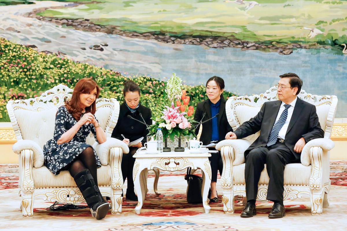 Then-Argentinian President Cristina Kirchner speaks to the then-chairman of the Standing Committee of China's National People's Congress, Zhang Dejiang, during their meeting in Beijing on Feb. 5, 2015. (Wu Hong -Pool/Getty Images)