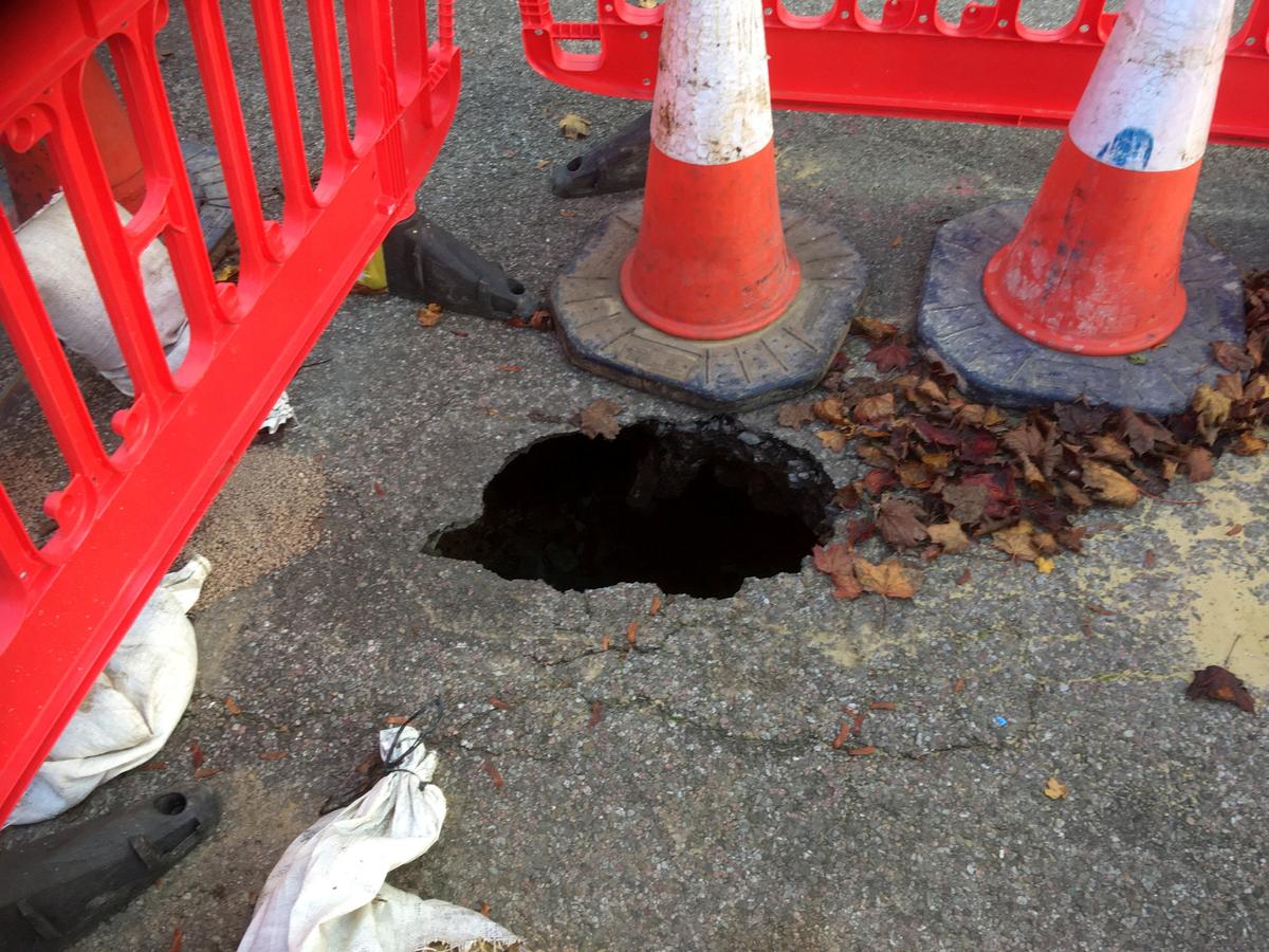 A sinkhole that appeared on Vicarage Road in the Tredworth area of Gloucester. (SWNS)