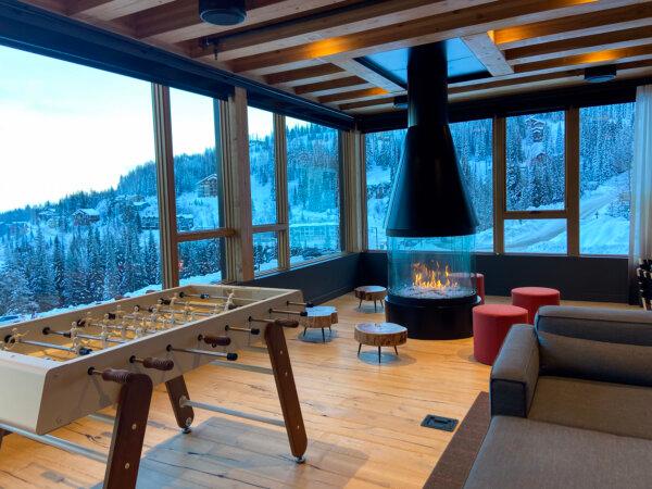 Plenty of space to relax at Humbird Hotel in Schweitzer, Idaho. (Benjamin Myers/TNS)