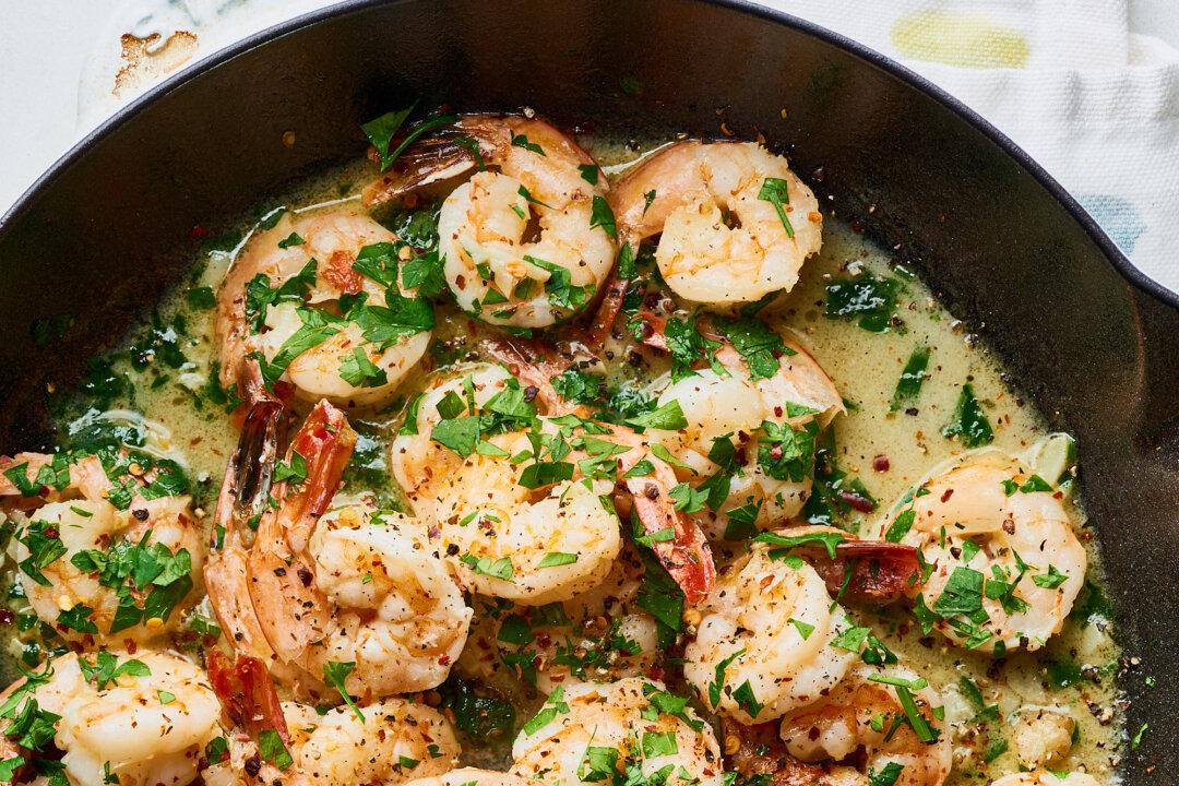 You Only Need 5 Minutes (Yes, Really) to Make This Garlic Shrimp