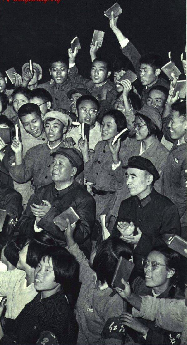  A public appearance of Chairman Mao and Lin Biao among Red Guards, in Beijing, during the Cultural Revolution, November 1966. (Public Domain)