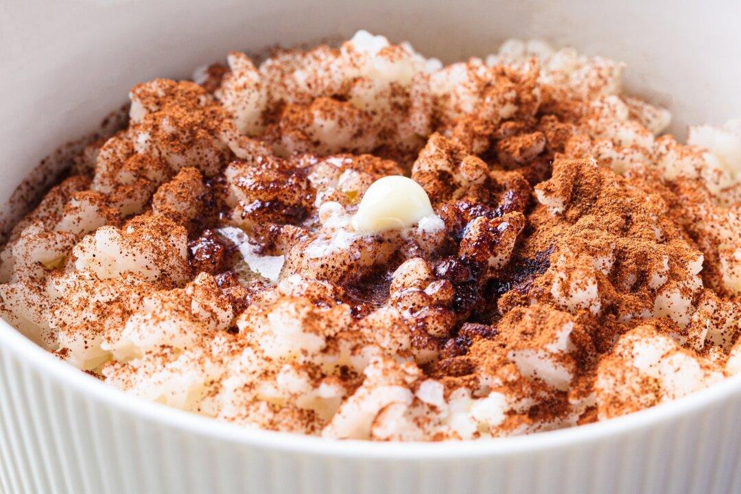 Roasted Rice With Dates, Cinnamon, and Cardamom (Recipe)