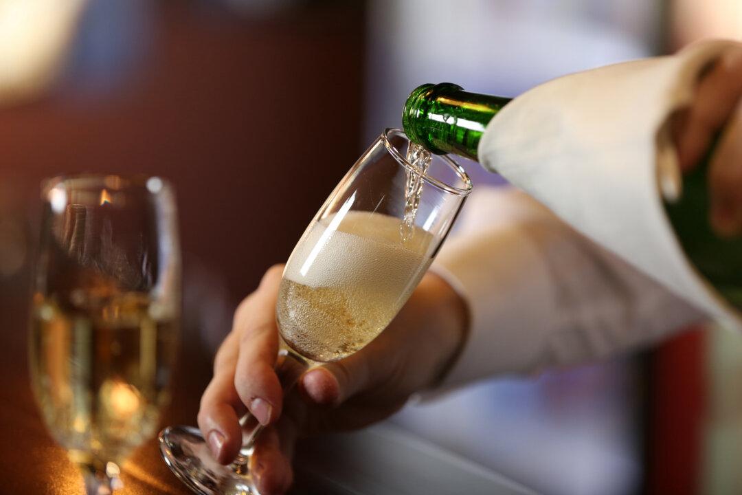 The Best Way to Enjoy Sparkling Wine