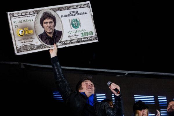 Presidential candidate of La Libertad Avanza Javier Milei holds a hundred dollar bill with his face on it during his closing rally ahead of Sunday runoff in Cordoba, Argentina, on Nov. 16, 2023. (Tomas Cuesta/Getty Images)