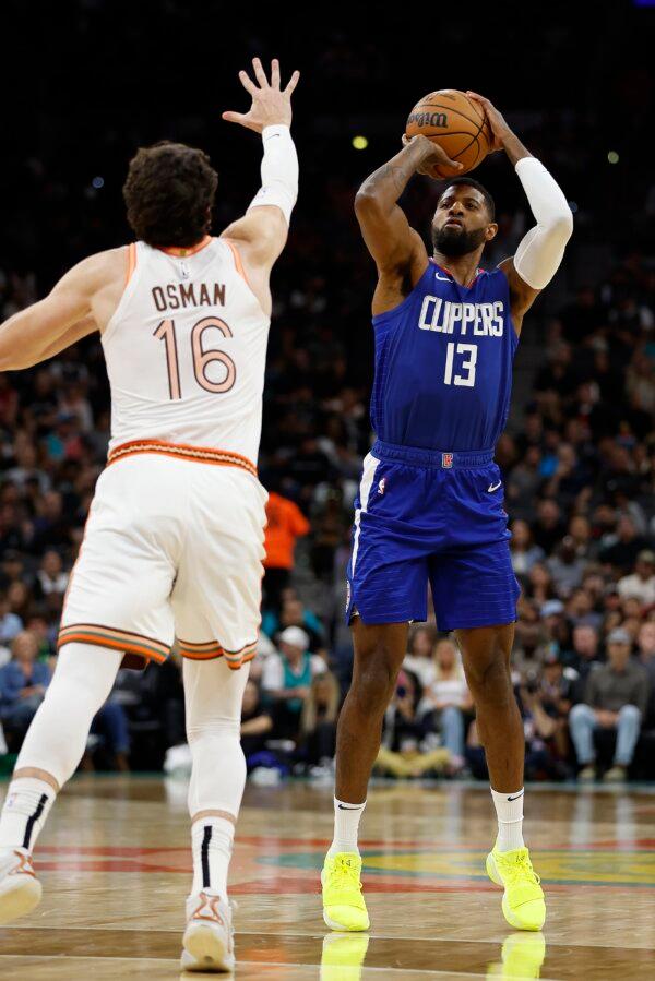 Paul George (13) of the Los Angeles Clippers shots over Cedi Osman (16) of the San Antonio Spurs in the first half in San Antonio on Nov. 20, 2023. (Ronald Cortes/Getty Images)