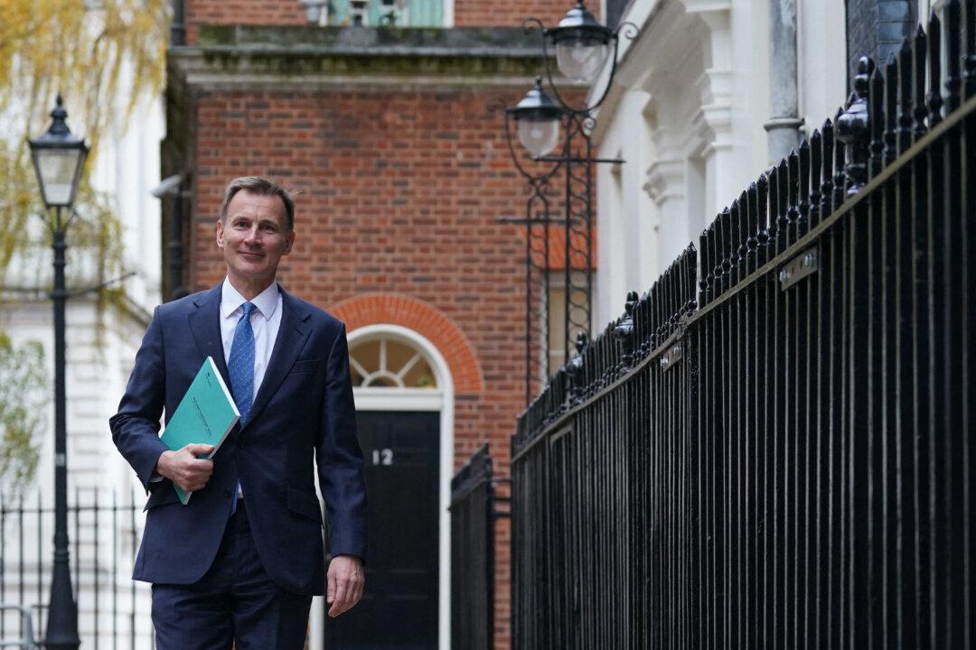 Hunt Slashes National Insurance as Tories Gear up for General Election Campaign
