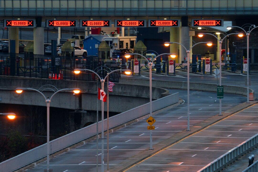 Explosion on US-Canada Bridge in Niagara Falls Prompts Closing of Border Crossings