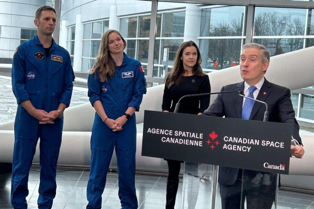 Canadian Astronaut Kutryk Bound for Space Station, Colleague to Back up Moon Flight