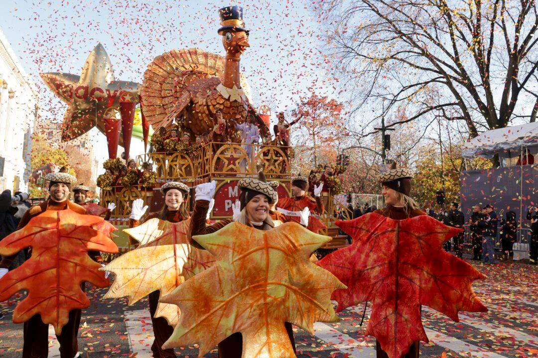 Balloons, Bands, and Santa: Macy’s Thanksgiving Day Parade Ushers in Holiday Season in New York