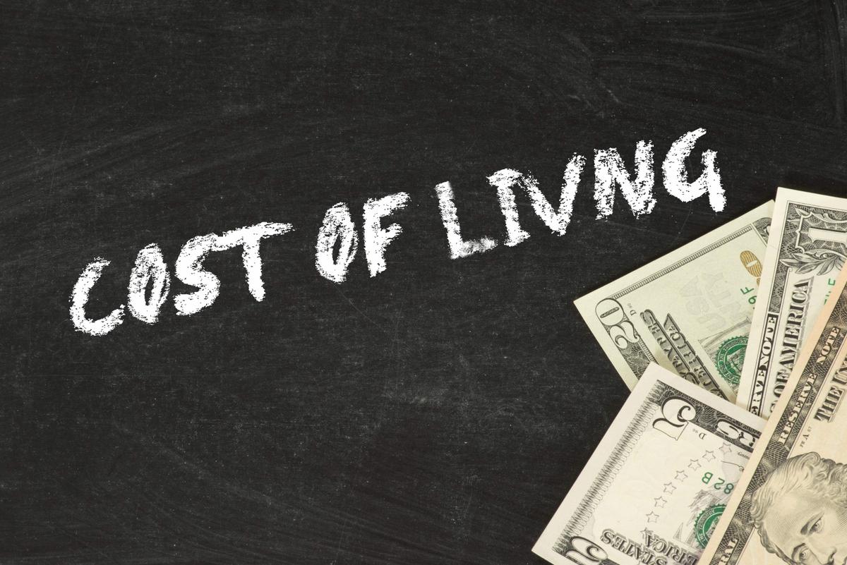 Americans Living Paycheck to Paycheck