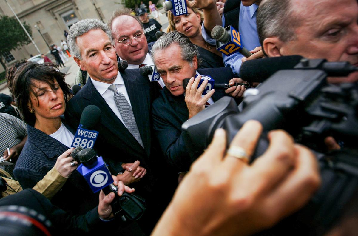 Charles Kushner (C) wades through the media with his legal team and wife to the U.S. District Courthouse in Newark, N.J., on Aug. 18, 2004. (Chris Hondros/Getty Images)