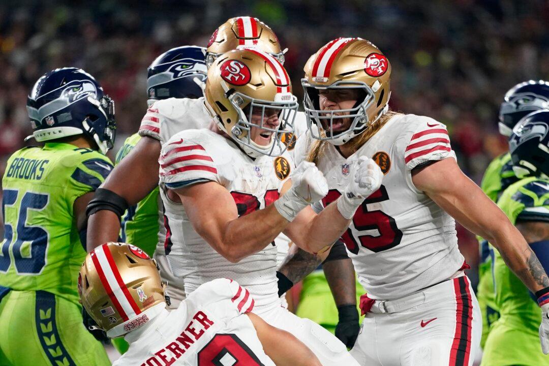 Christian McCaffrey's Big First Half Carries NFC West-Leading 49Ers to 31–13 Victory Over Seahawks