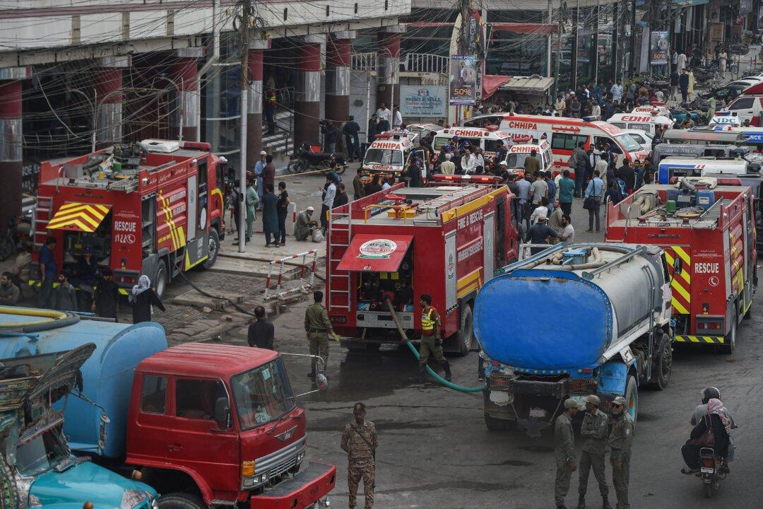 Pakistani Shopping Mall Blaze Kills at Least 10 People and Injures 22 Others