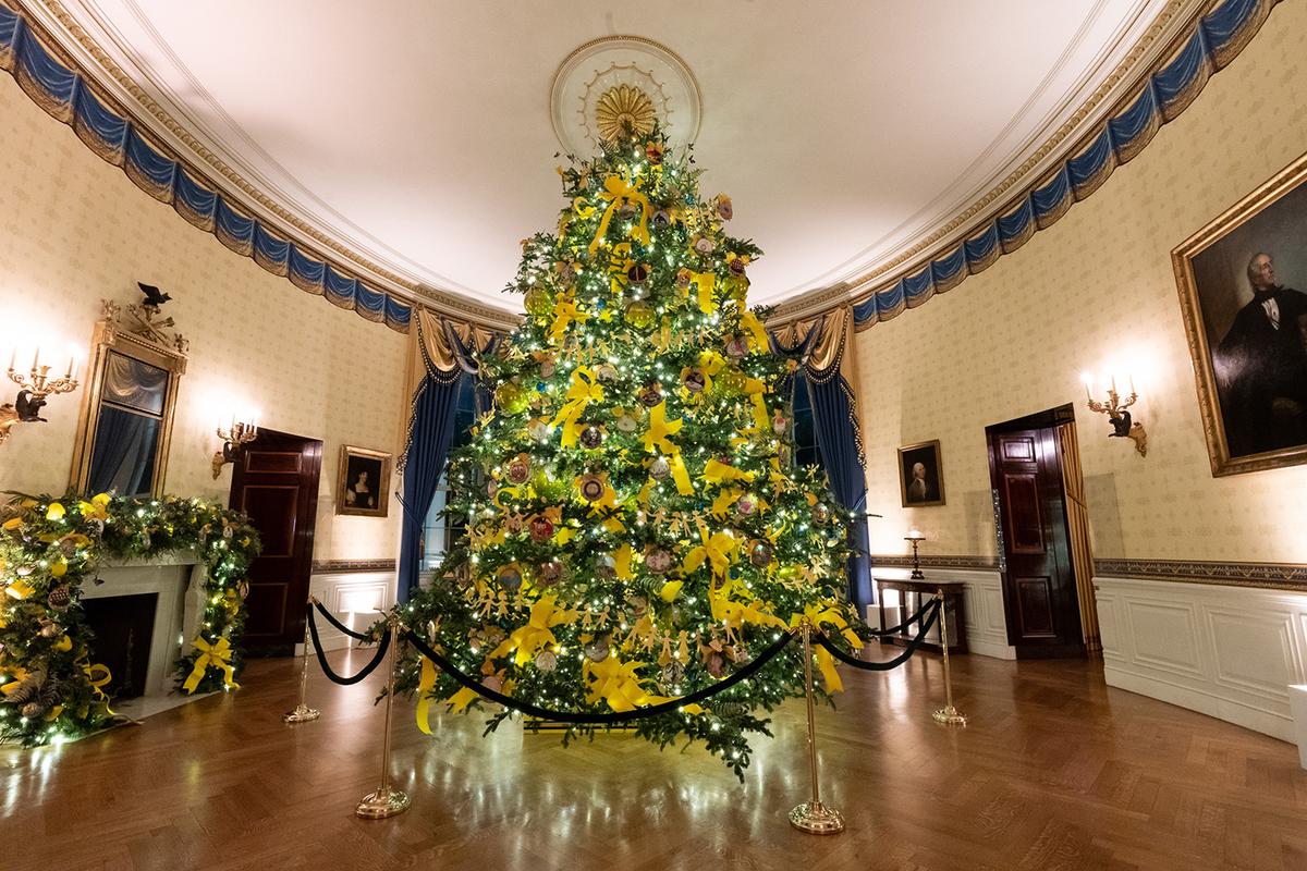 First lady Melania Trump's Christmas tree in the Blue Room in 2020. (Public Domain)