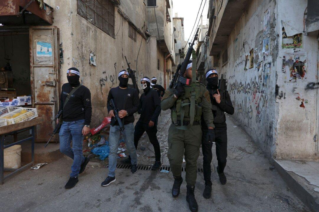Palestinian Militants Kill 2 Alleged Informers for Israel, Mob Drags Bodies Through Camp Alleys