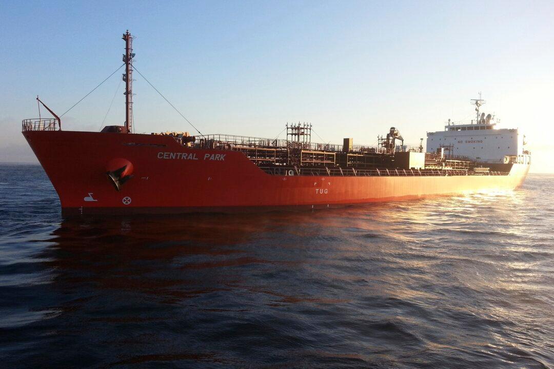 Pentagon Suspects Somali Pirates Attacked Middle East Cargo Tanker