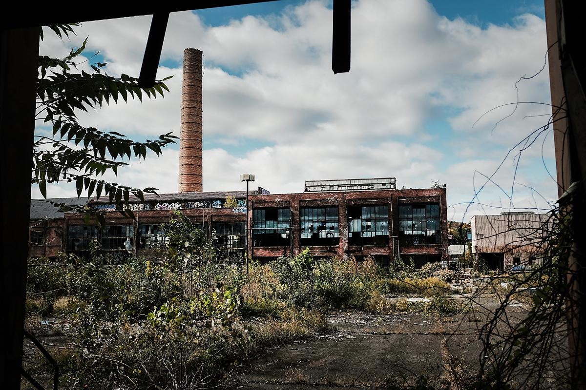 The grounds of a shuttered factory connected to the brass industry stands in what was once a vibrant manufacturing center in Waterbury, Conn., on Oct. 21, 2018. Waterbury, like many manufacturing cities in the United States, started to see a decline in manufacturing after World War II. (Spencer Platt/Getty Images)