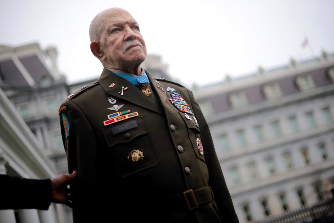 Medal of Honor Recipient to Serve as Grand Marshal at 91st Hollywood Christmas Parade
