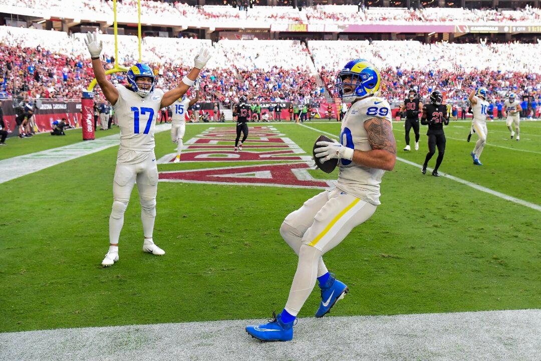 Stafford Throws 4 TDs as Rams Thump Cardinals 37–14
